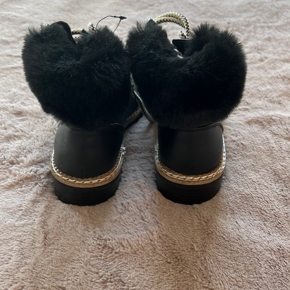 Express ankle boot. Black. Size 6. NWT. - Picture 3 of 5